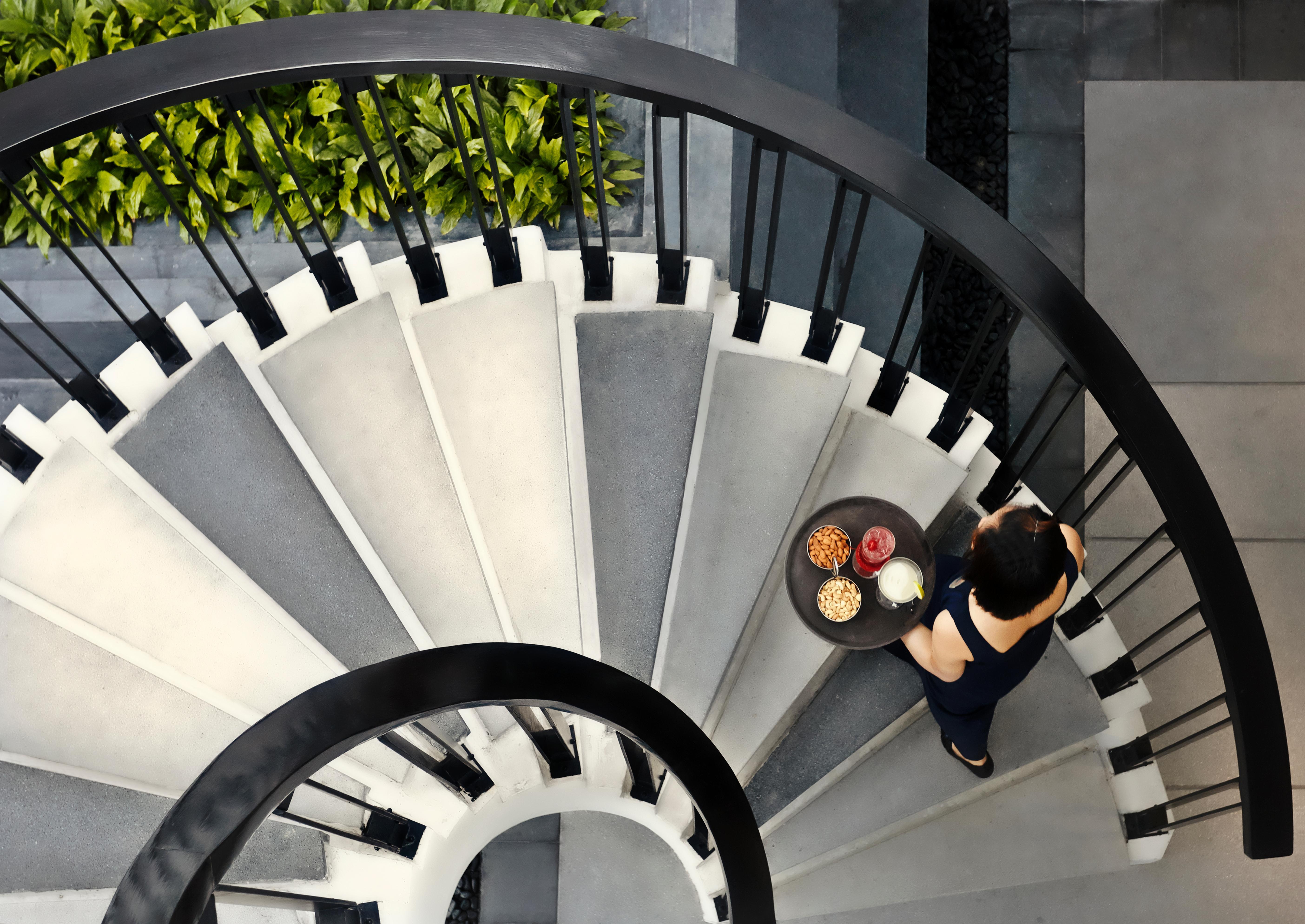 Moevenpick Hotel Sukhumvit 15 Бангкок Экстерьер фото The spiral staircase