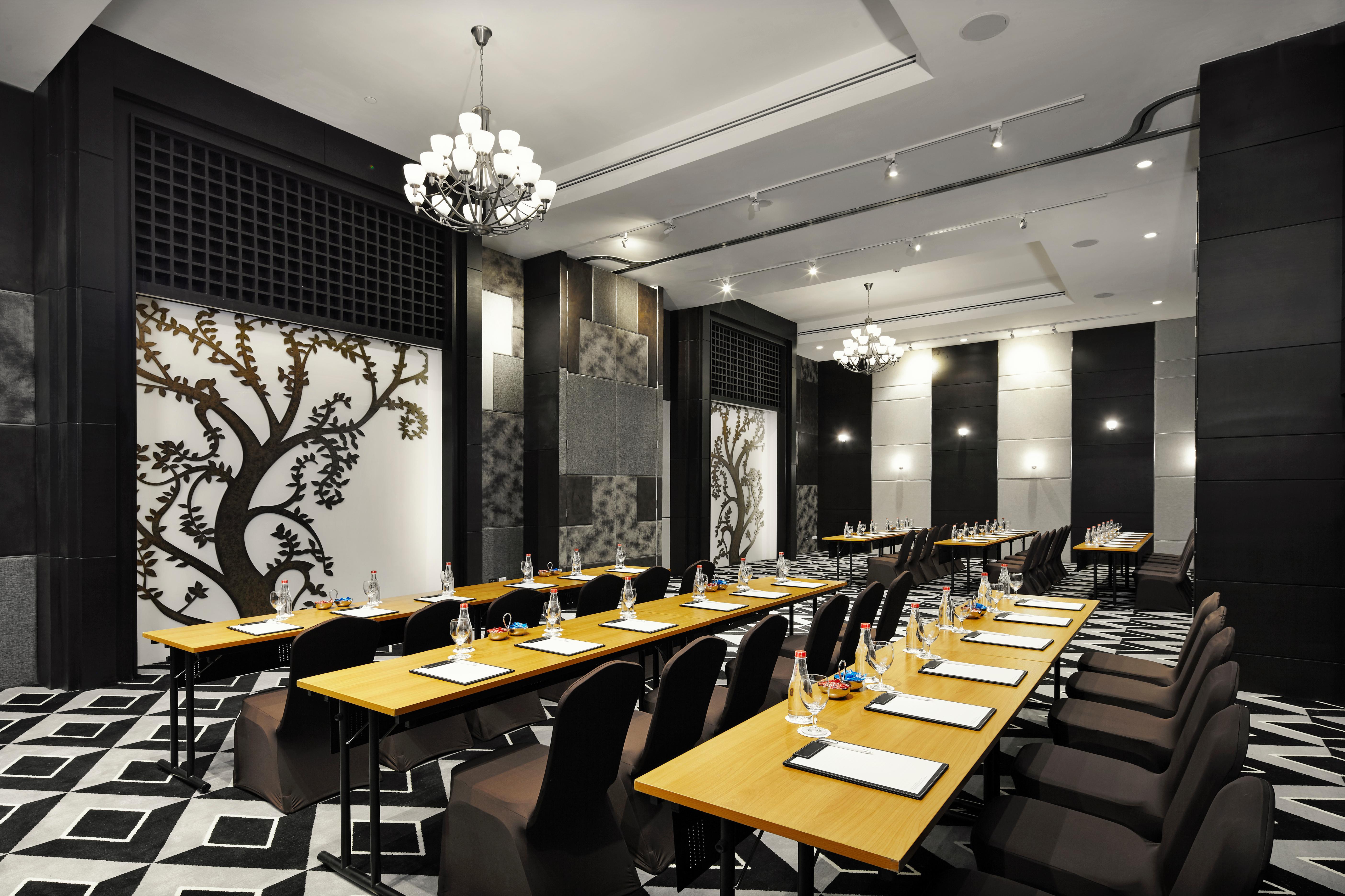 Moevenpick Hotel Sukhumvit 15 Бангкок Экстерьер фото Meeting room