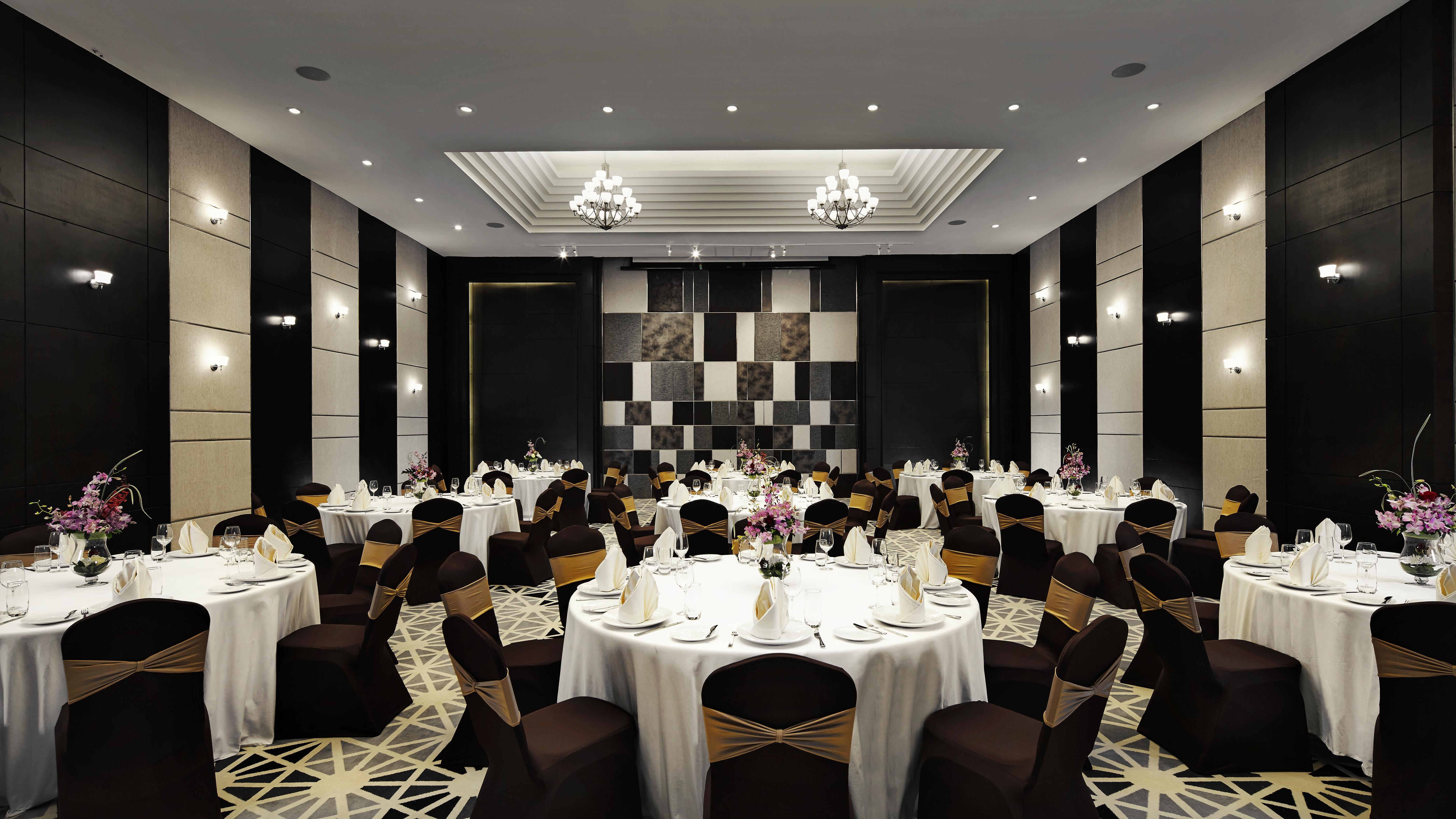 Moevenpick Hotel Sukhumvit 15 Бангкок Экстерьер фото The ballroom