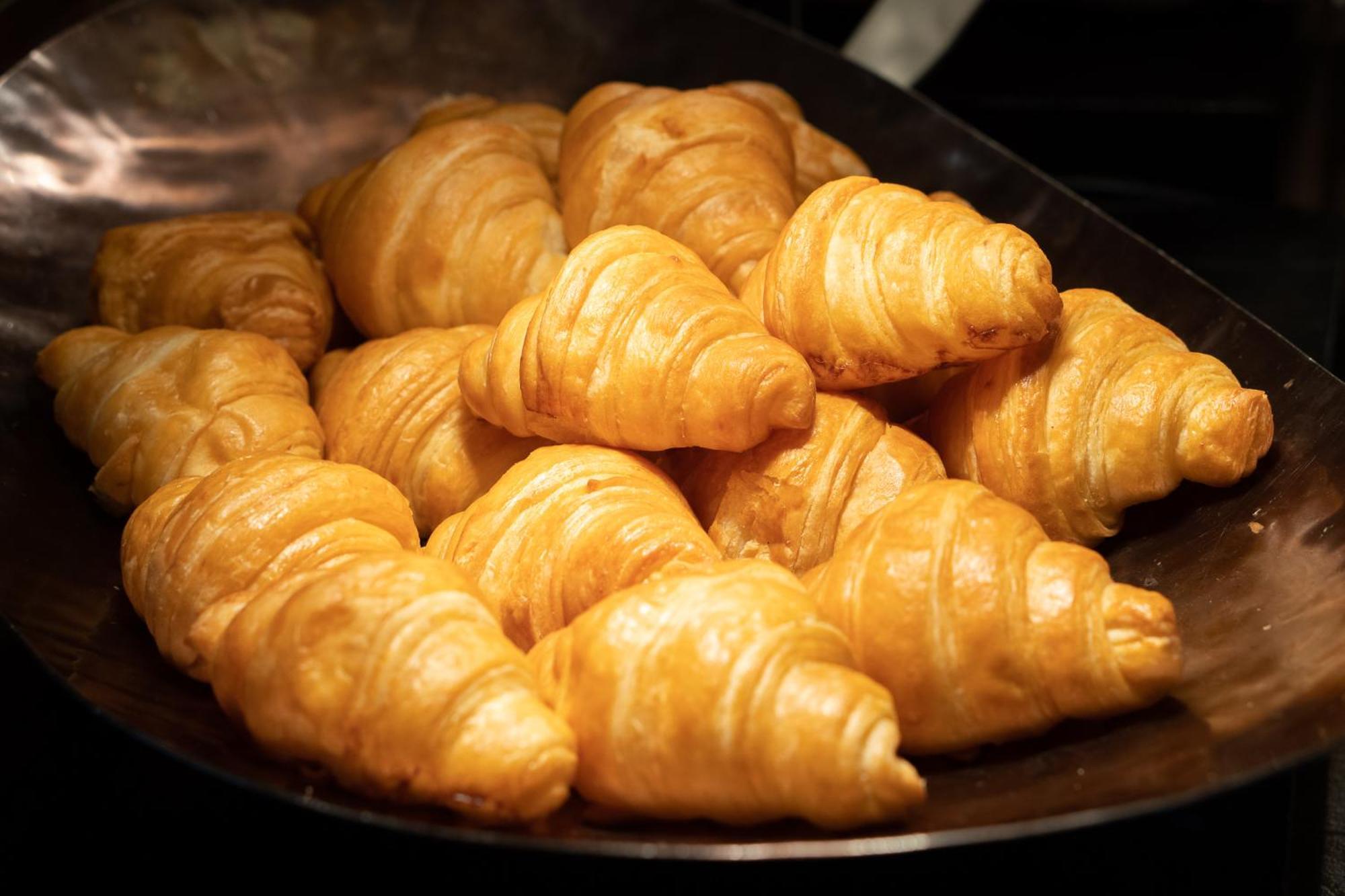 Moevenpick Hotel Sukhumvit 15 Бангкок Экстерьер фото Croissants