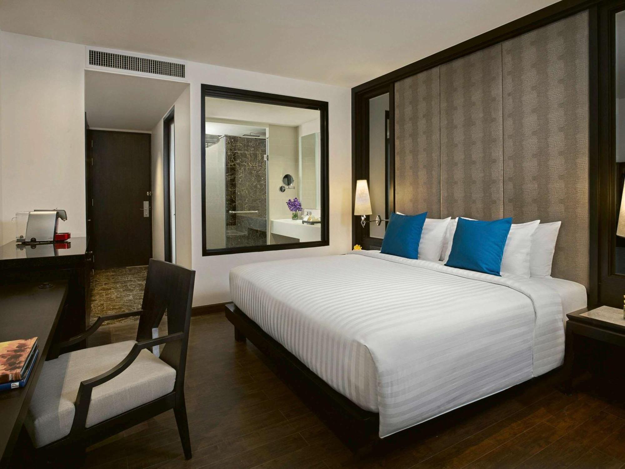 Moevenpick Hotel Sukhumvit 15 Бангкок Экстерьер фото Deluxe Room
