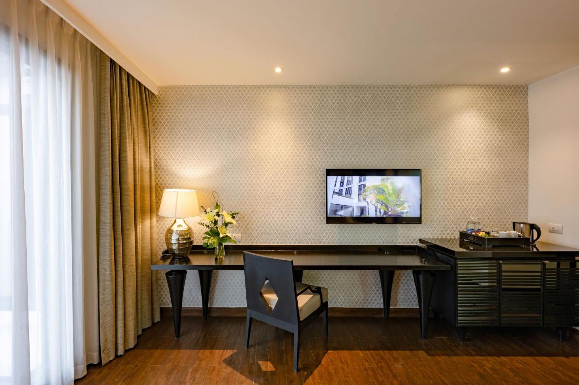 Moevenpick Hotel Sukhumvit 15 Бангкок Экстерьер фото A room at the hotel