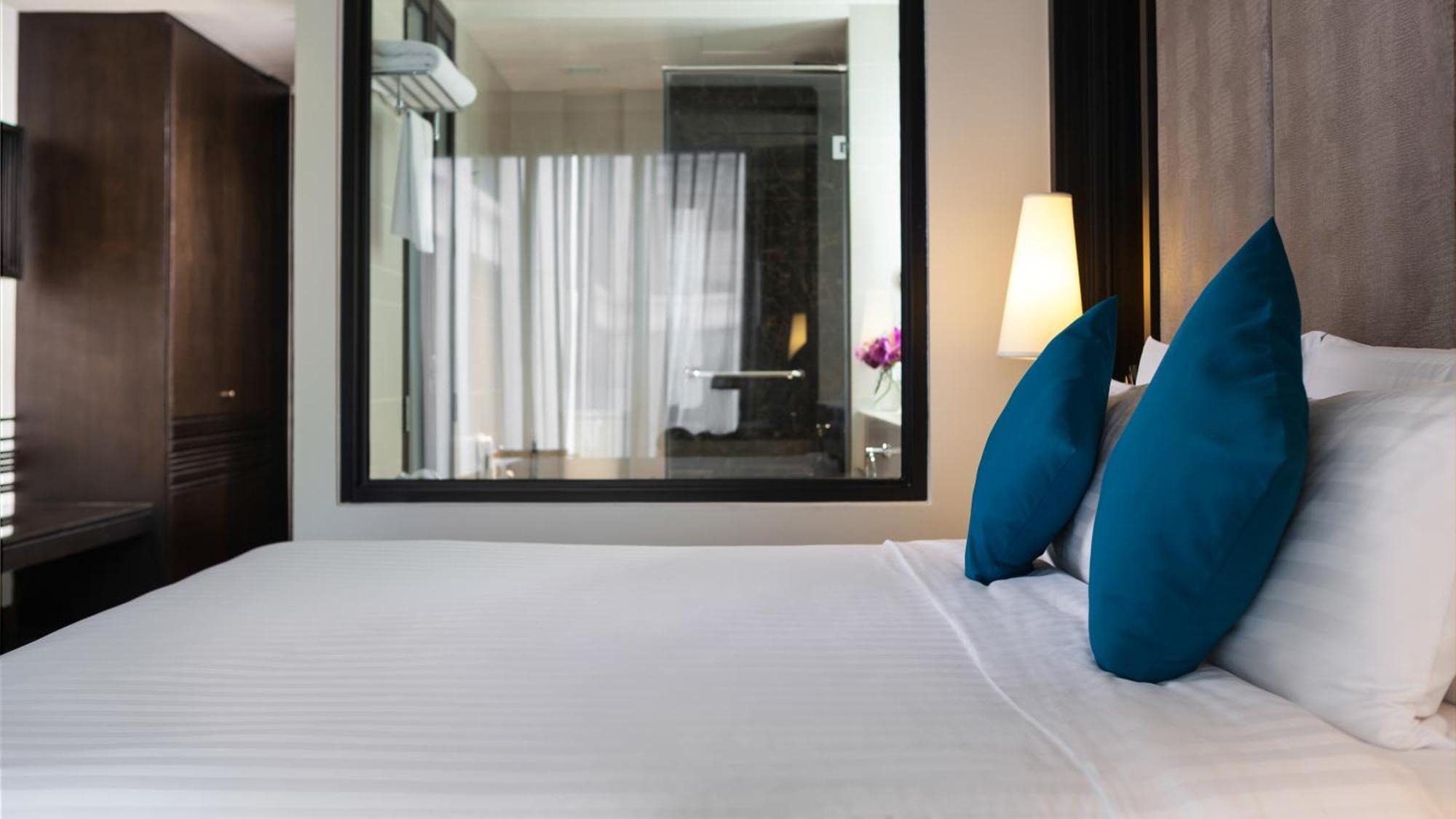 Moevenpick Hotel Sukhumvit 15 Бангкок Экстерьер фото