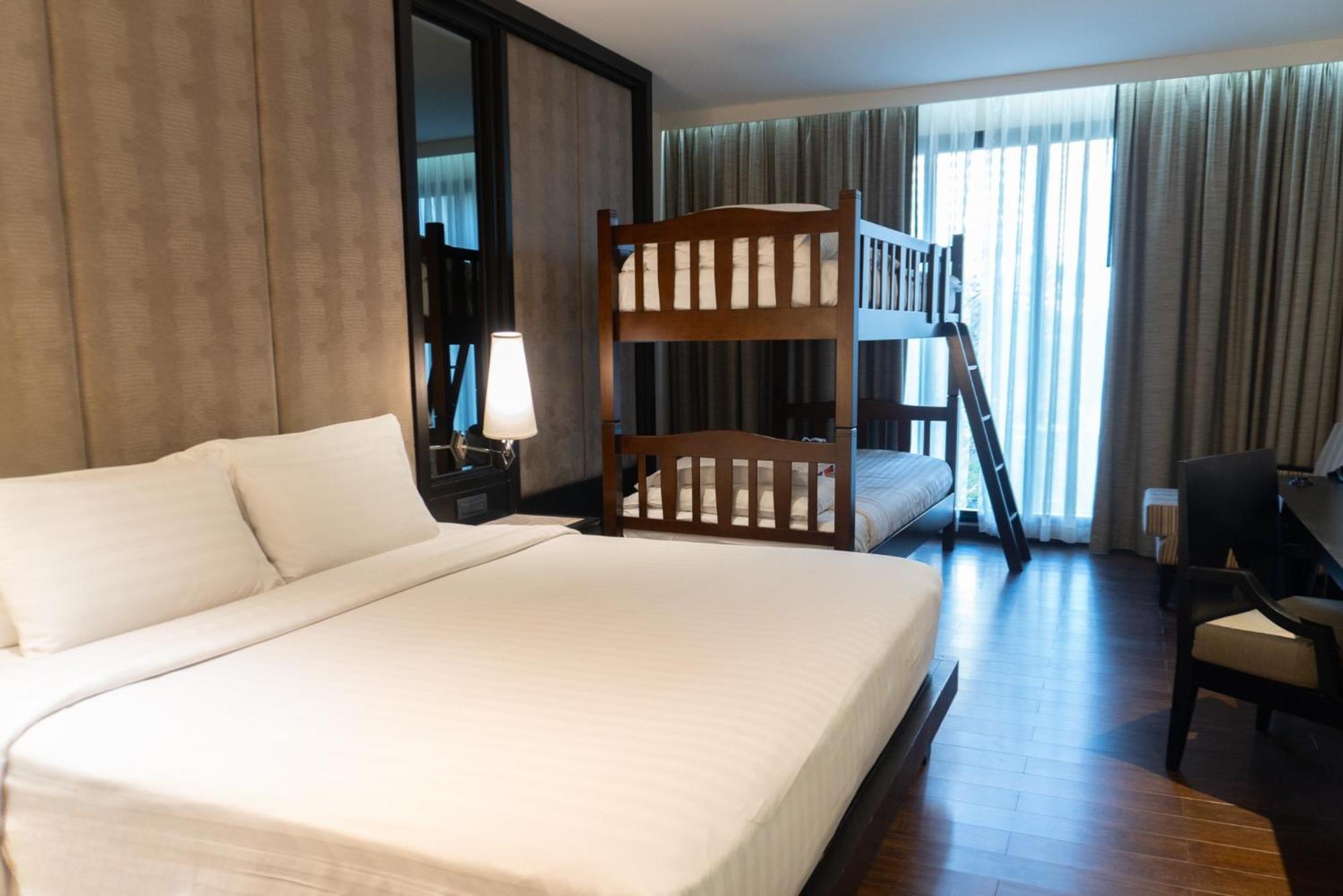 Moevenpick Hotel Sukhumvit 15 Бангкок Экстерьер фото