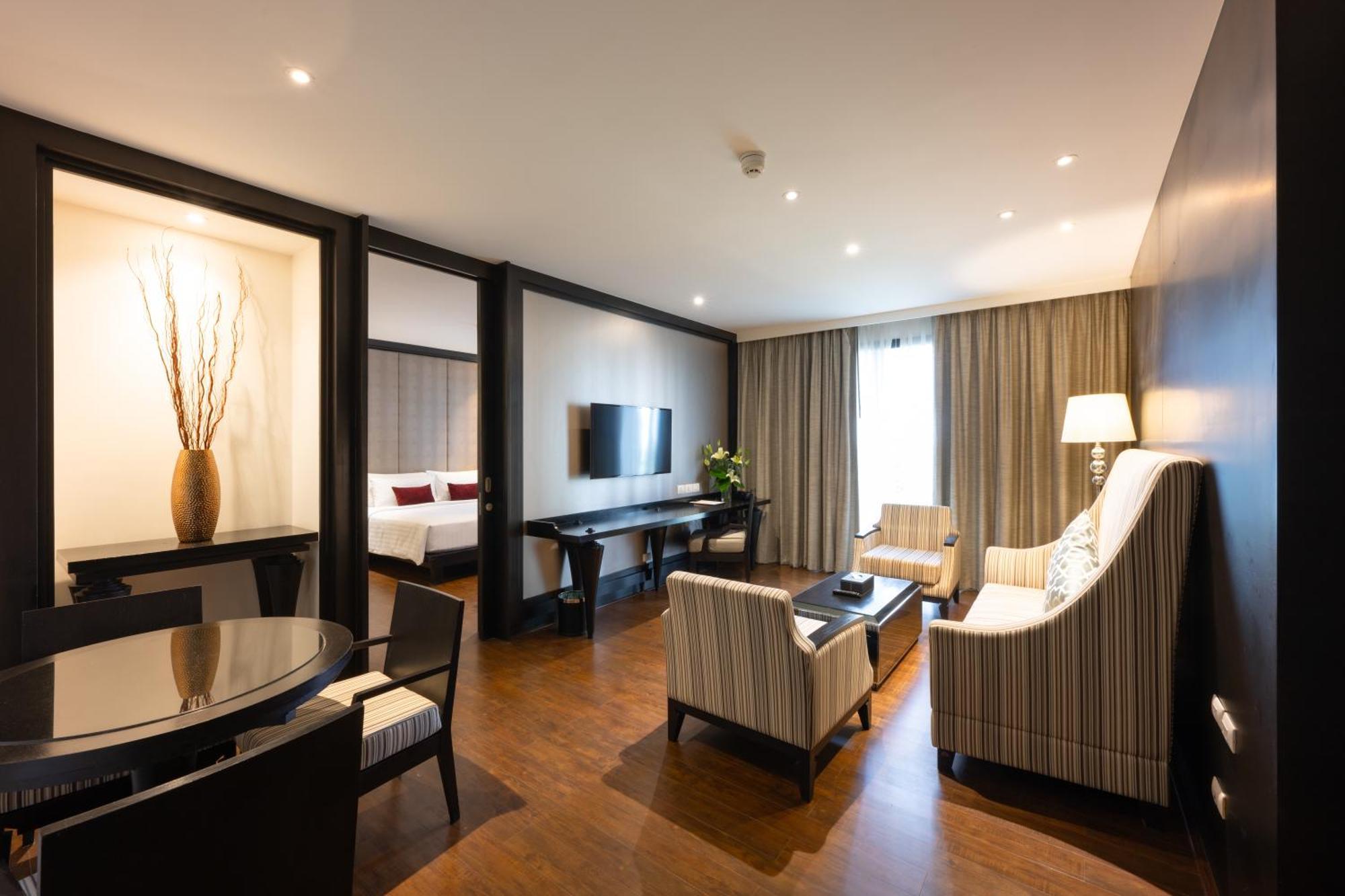 Moevenpick Hotel Sukhumvit 15 Бангкок Экстерьер фото